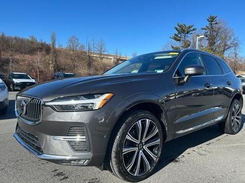 2023 Volvo XC60 B5 Ultimate Bright Theme