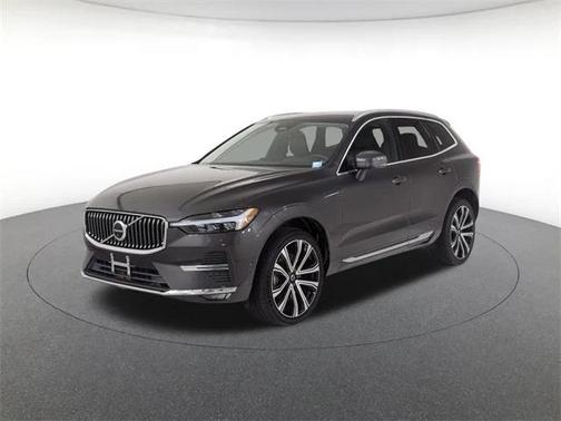 2023 Volvo XC60 B5 Ultimate Bright Theme
