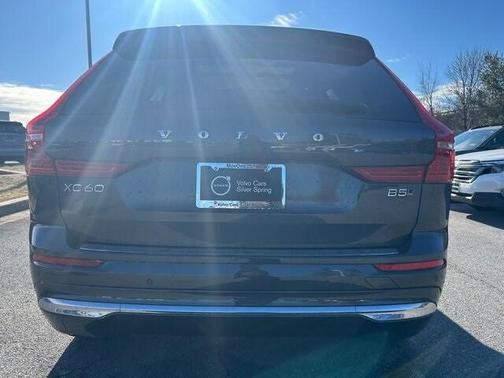 2023 Volvo XC60 B5 Ultimate Bright Theme