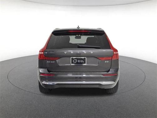 2023 Volvo XC60 B5 Ultimate Bright Theme