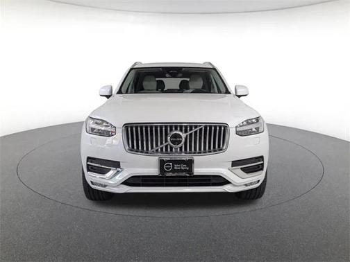 2024 Volvo XC90 B6 Plus Bright Theme 7-Seater