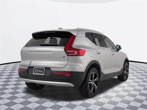 2025 Volvo XC40 B5 Core Bright Theme