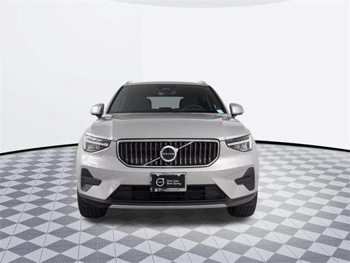 2025 Volvo XC40 B5 Core Bright Theme