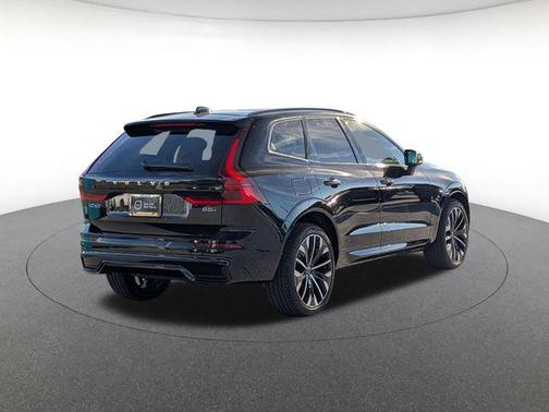 Onyx Black Metallic 2026 Volvo XC60 B5 Ultra