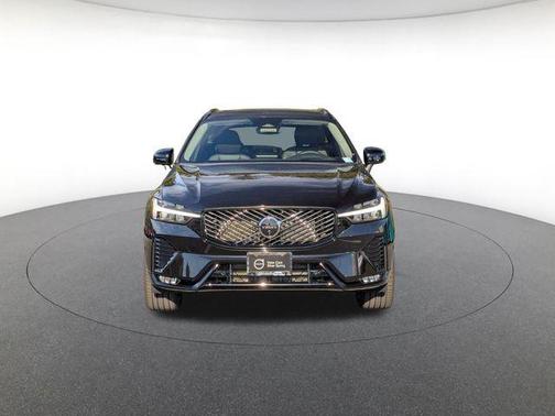 Onyx Black Metallic 2026 Volvo XC60 B5 Ultra