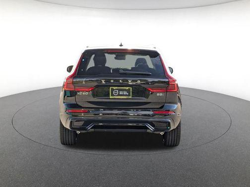 Onyx Black Metallic 2026 Volvo XC60 B5 Ultra