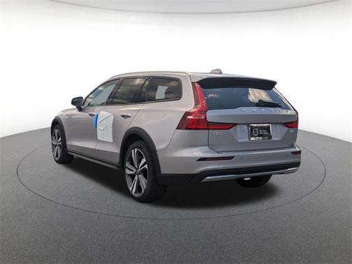 2026 Volvo V60 Cross Country B5 Plus