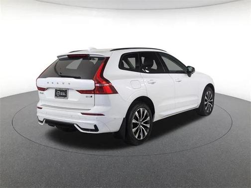 2023 Volvo XC60 B5 Plus Dark Theme