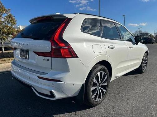 2023 Volvo XC60 B5 Plus Dark Theme
