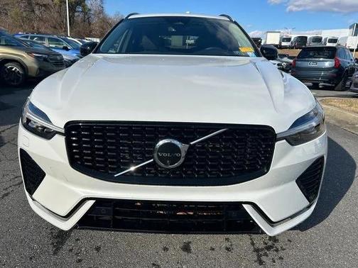 2023 Volvo XC60 B5 Plus Dark Theme