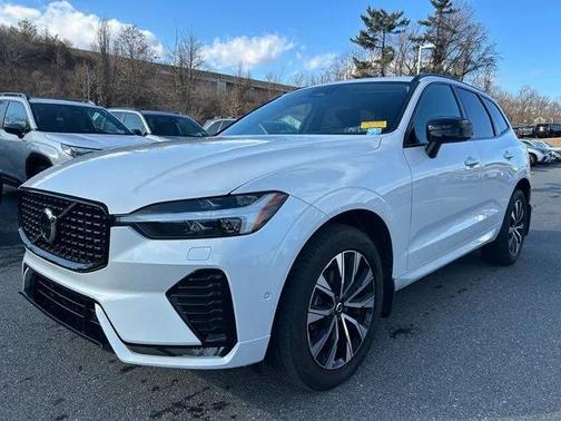 2023 Volvo XC60 B5 Plus Dark Theme