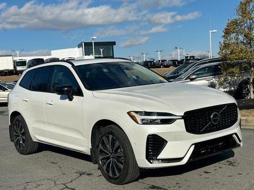 2023 Volvo XC60 B5 Plus Dark Theme