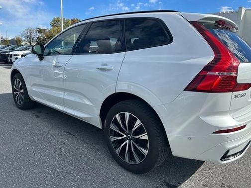 2025 Volvo XC60 B5 Plus