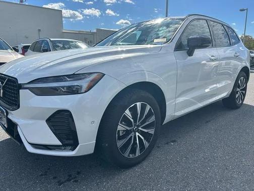 2025 Volvo XC60 B5 Plus