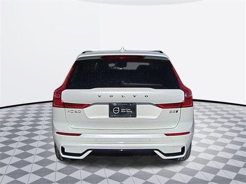 2025 Volvo XC60 B5 Plus