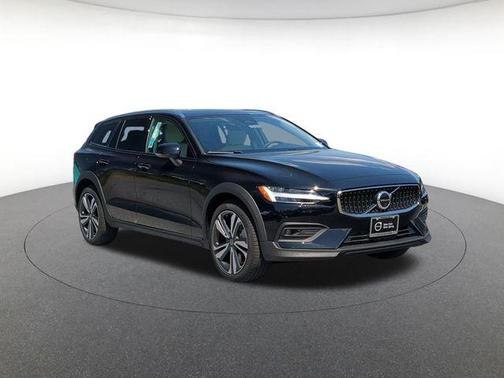 Onyx Black Metallic 2026 Volvo V60 Cross Country Plus, B5 AWD Gas (mild hybrid)