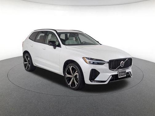 Crystal White Metallic 2023 Volvo XC60 B5 Ultimate Dark Theme