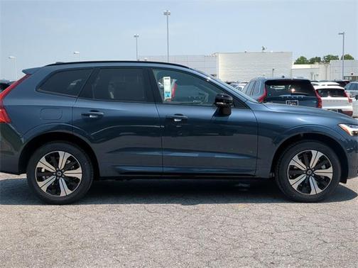 2025 Volvo XC60 Plug-In Hybrid T8 Plus