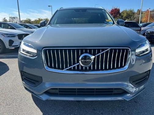 2022 Volvo XC90 T6 Momentum