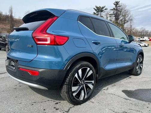 2024 Volvo XC40 B5 Plus Bright Theme