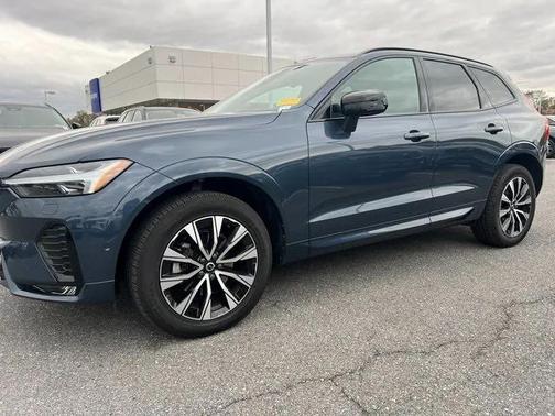 2024 Volvo XC60 B5 Plus Dark Theme