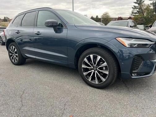 2024 Volvo XC60 B5 Plus Dark Theme