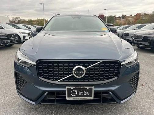 2024 Volvo XC60 B5 Plus Dark Theme