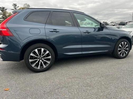 2024 Volvo XC60 B5 Plus Dark Theme
