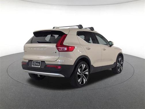 2025 Volvo XC40 B5 Ultra Bright Theme