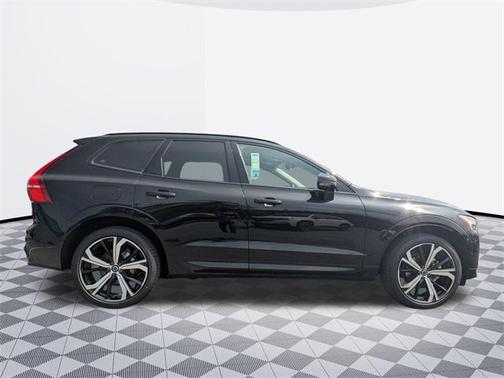 2025 Volvo XC60 B5 Ultra