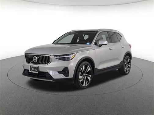 2023 Volvo XC40 B5 Ultimate Bright Theme
