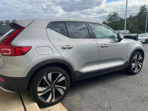 2023 Volvo XC40 B5 Ultimate Bright Theme