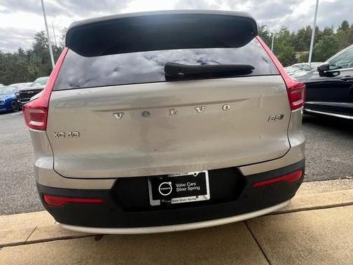 2023 Volvo XC40 B5 Ultimate Bright Theme