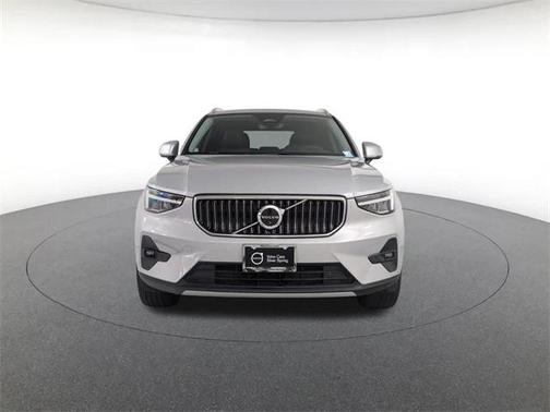 2023 Volvo XC40 B5 Ultimate Bright Theme