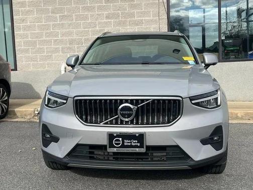 2023 Volvo XC40 B5 Ultimate Bright Theme
