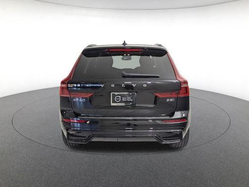 Onyx Black Metallic 2026 Volvo XC60 B5 Ultra