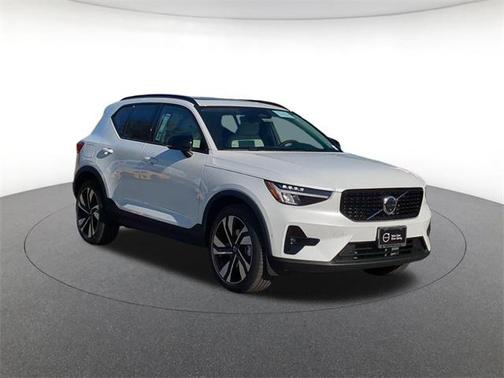 2026 Volvo XC40 Plus, B5 AWD Gas (mild hybrid), Dark