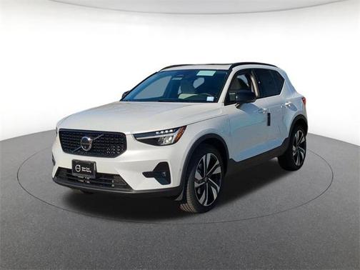 2026 Volvo XC40 Plus, B5 AWD Gas (mild hybrid), Dark