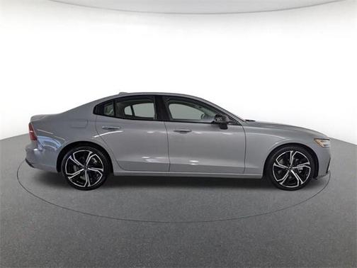 2024 Volvo S60 B5 Core Dark Theme