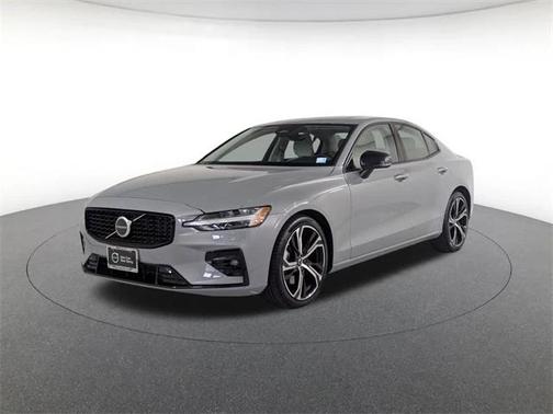 2024 Volvo S60 B5 Core Dark Theme
