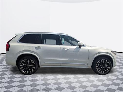 2025 Volvo XC90 B6 Plus 6-Seater