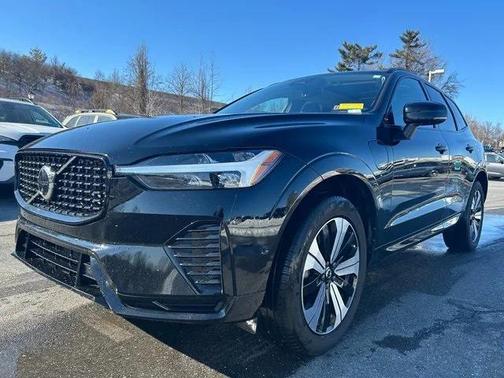 2023 Volvo XC60 Recharge Plug-In Hybrid T8 Plus Dark Theme