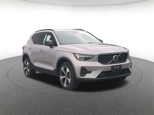 2026 Volvo XC40 B5 Core