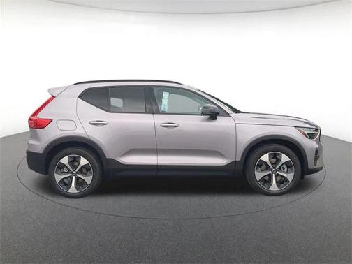 2026 Volvo XC40 B5 Core