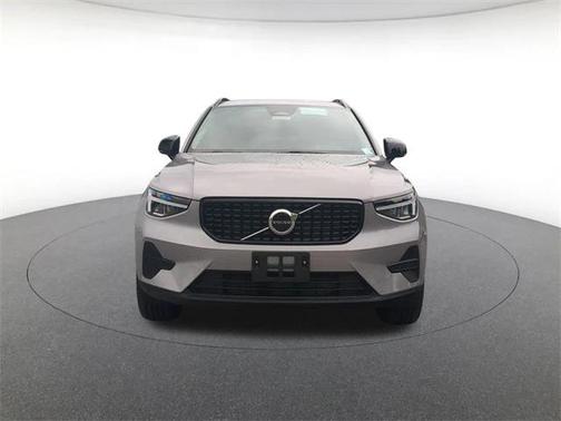 2026 Volvo XC40 B5 Core