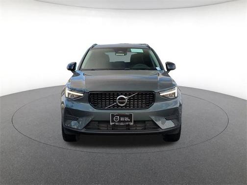 2026 Volvo XC40 Core, B5 AWD Gas (mild hybrid), Dark