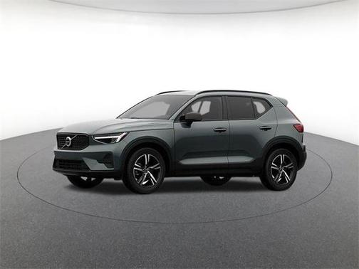 2026 Volvo XC40 Core, B5 AWD Gas (mild hybrid), Dark