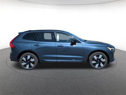 2025 Volvo XC60 Plug-In Hybrid T8 Plus