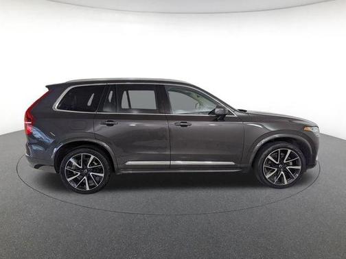 Platinum Grey Metallic 2023 Volvo XC90 B6 Plus 7-Seater