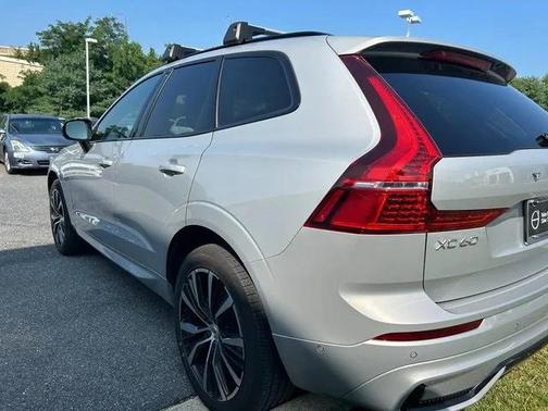 2023 Volvo XC60 B5 Plus Dark Theme